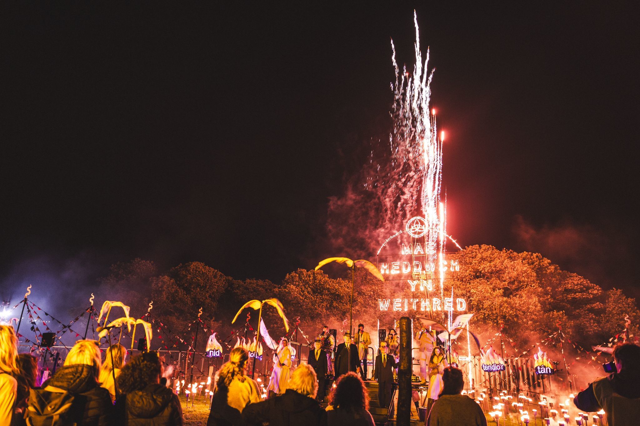 Tân yn Ll?n was an art installation that grew during the Eisteddfod and reached a powerful pinnacle in a fiery scene at the end of the week-long festival.